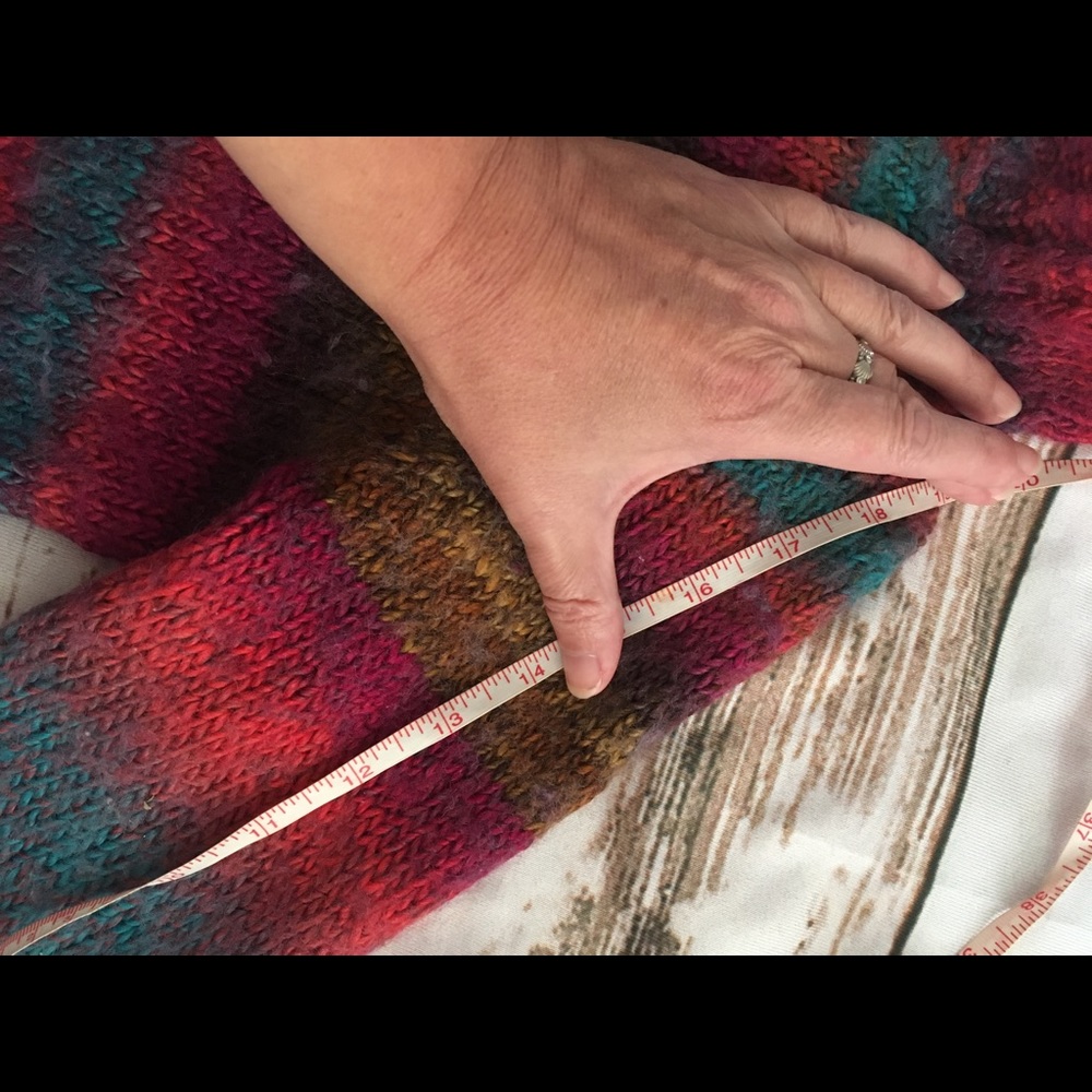 Handmade wool hooded sweater beautiful for fall - Picture 5 of 8